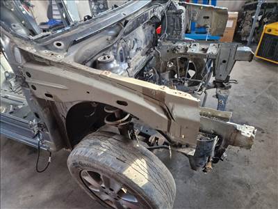 DACIA DUSTER jobb első nyúlvány, jobb első negyed 