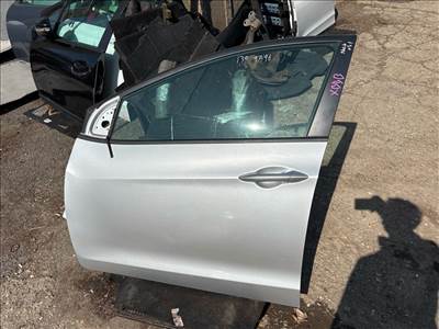  HYUNDAI i30 (GD) Bal első Ajtó (Részeivel)