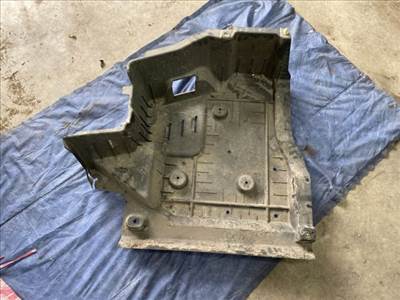 Volkswagen Transporter T6 Bal Motorburkolat 7458 7e0825205f