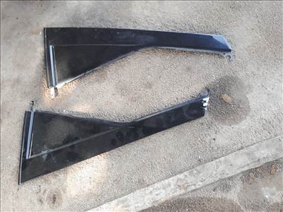 Ford Focus Mk1 5 ajtós hátsó ajtókeret burkolat 