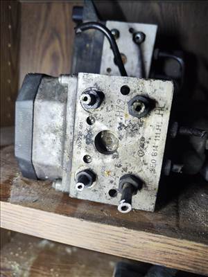 Audi A6 (C5 - 4B), Volkswagen Passat B5, Audi A4 (B6/B7) 8E0614111H újszerű ABS kocka 