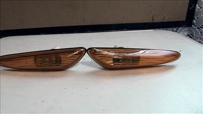 Gyári BMW E46 tourig facelift oldalsó irányjelző lámpa foglalattal. 25117896886