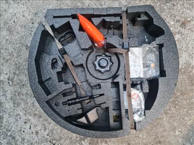 Volkswagen Golf VI pótkerék szerszámtartó szerszámkészlettel (33425, 33426)