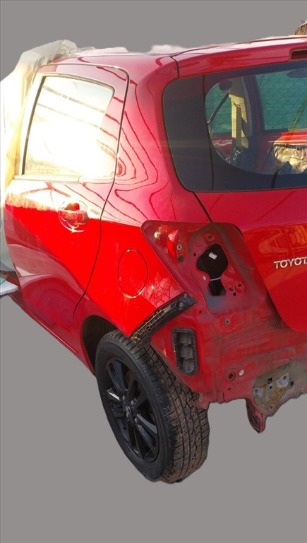 Eladó Toyota Yaris 1.5 VVT-I Hybrid (1497 cm³, 100 PS) Bontodik 2. kép