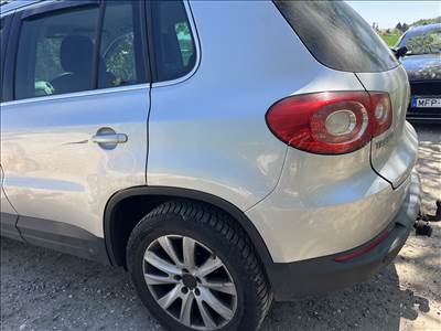 Volkswagen Tiguan I Bal hátsó negyed LA7W