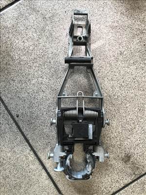 Volkswagen Jetta V jobb első kilincs konzol 1K0837886A
