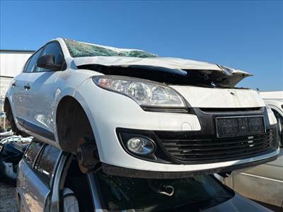 Renault Mégane III Jobb első Dobbetét (Kerékjárati, Műanyag) 157406*