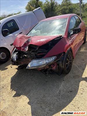 Honda Civic VIII bontott alkatrészei