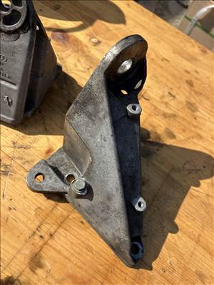 Audi A4 (B6/B7), Audi A4 (B5 - 8D), Audi A6 (C5 - 4B) váltótartó konzol  8d0399113as