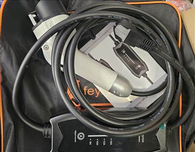 Eladó új 3,5m EVSE EV töltő Type 1 1 fázis (3,6kw) 8-16A EU dugó +táska elektromos járműhöz