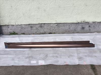 Toyota Camry VIII Küszöb Burkolat jobb 7585033130