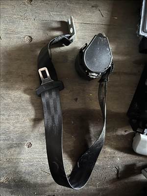 Audi A4 (B8) Hátsó öv 