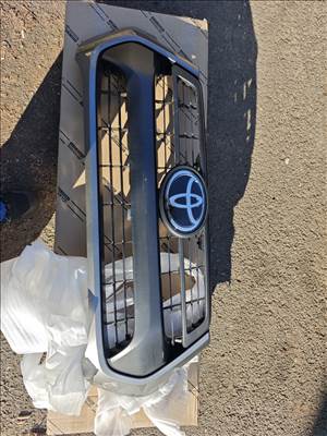 Toyota Hillux Hűtő rács  53100 531110kb80