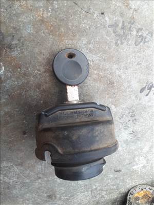 Volkswagen Passat B3 tanksapka kulccsal 191201553