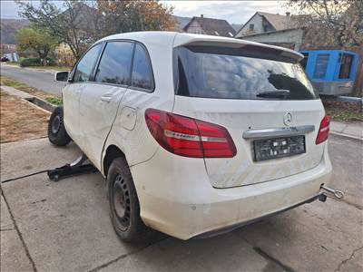 Mercedes B 220 bontott alkatrészei