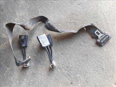 Volkswagen Passat B3 kombi hátsó biztonsági öv csat  357857739b