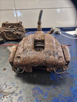 Volvo V70 00-06 Bal Hátsó Féknyereg