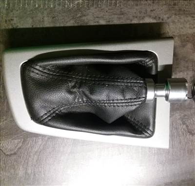 Ford Focus Mk3 váltószoknya 