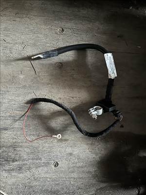 Audi A4 (B8) Pozitív vezeték kábel 8X0915181