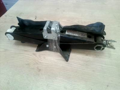 SUZUKI WagonR+ Autóemelő