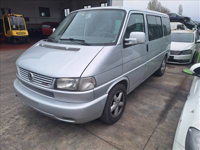Volkswagen Transporter T4 multivan 2.5 TDI AXG bontott alkatrészei