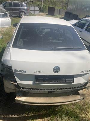 Skoda Octavia III. Ötajtóshoz  csomagtérajtó