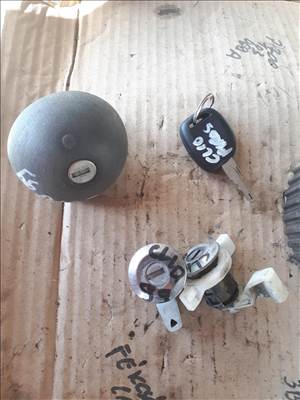 Renault Clio II 1999 ajtó zárbetét + tanksapka 1 kulccsal 