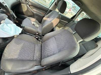 Ford Focus Mk1 Jobb első Fejtámla *159618*