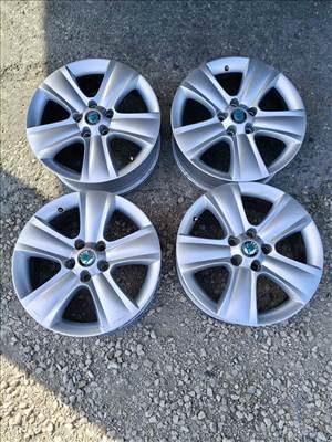  17" újszerű alufelni, rajta 205/50 új Kumho nyári gumi gumi 