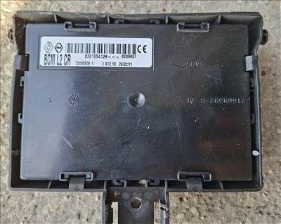 Renault Clio III Utastéri biztosítéktábla  8201054128 bcml2cr