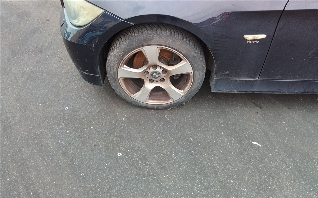 BMW 320 (E90, E91, E92, E93) bontott alkatrészei 2. kép