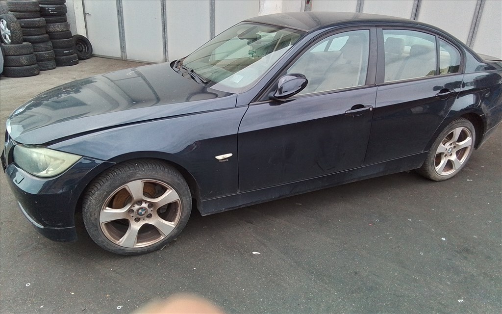 BMW 320 (E90, E91, E92, E93) bontott alkatrészei 3. kép