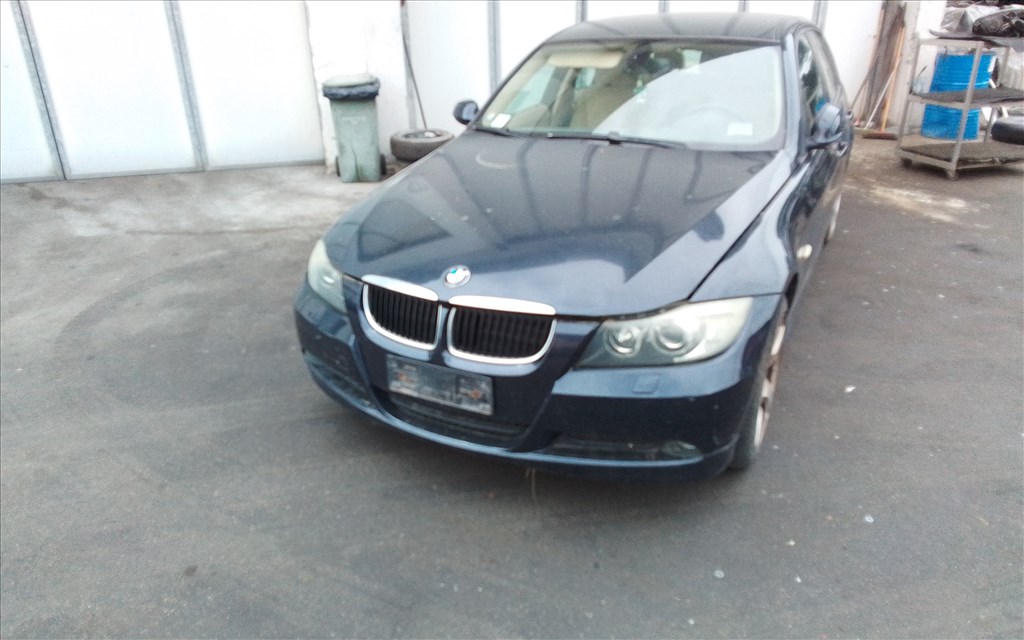BMW 320 (E90, E91, E92, E93) bontott alkatrészei 6. kép