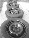  5x98 lyukosztású 15" újszerű Alfa/Fiat lemezfelni, rajta 195/65 Bridgestone nyári gumi 