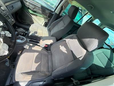 Volkswagen Touran I Bal első Fejtámla *165171*