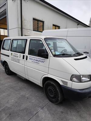 Volkswagen Transporter T4 2.5 TDI 88 LE  bontott alkatrészei