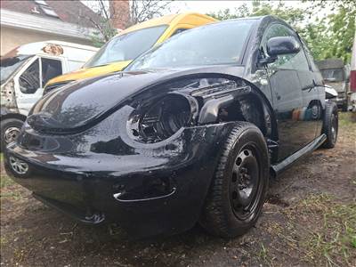 Volkswagen New Beetle bontásra egyben eladó