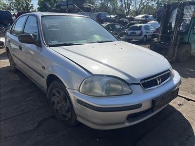 Honda Civic VI 1.5i bontott alkatrészei