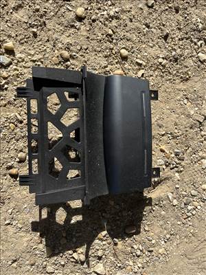 Audi A3 (8P) 2 din hamutartó 8P0 857 951