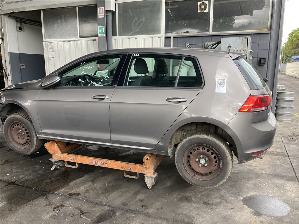 Volkswagen Golf VII bontott alkatrészei 4. kép