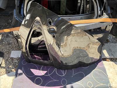 Toyota Aygo X (AB70) Bal hátsó ajtó 