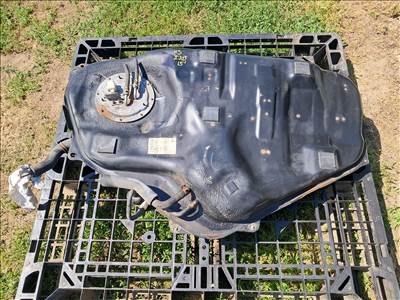 Mazda 3 (BM) 2.2 diesel tank B45G42100E