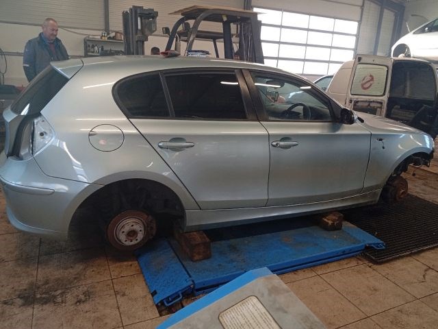 BMW 1 (E87) 118d - Bontódik! 7. kép