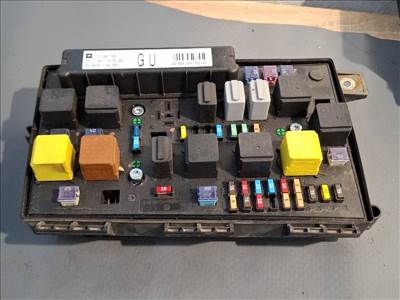 Opel Zafira B Biztosítéktábla Motortér 13206748 5dk00866848