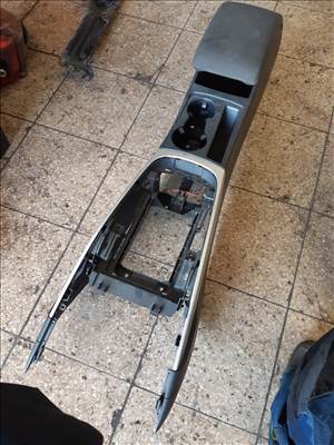 Audi A4 B8 Könyöklő