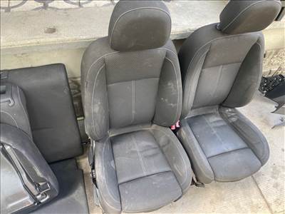 Opel Astra J Ülés grt., Ajtókárpit, Tetőkárpit, Utastér Csomagtér  Alkatrészei