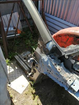 Toyota Corolla jobb első negyed 