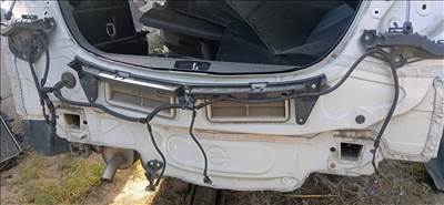 Opel Corsa E hátfal 