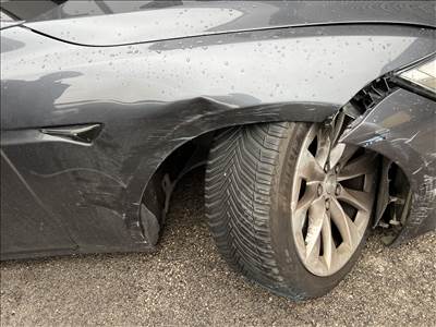 Tesla Model S TESLA MODEL S JOBB ELSŐ SÁRVÉDŐ