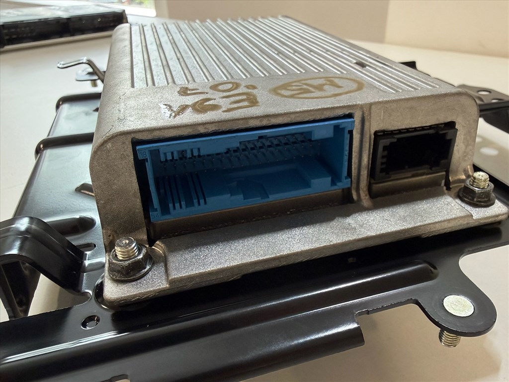 BMW E60 E61 E71 E81 E82 E87 E88 E89 E90 E91 E92 E93 bluetooth modul MULF 2 HIGH 84109149843 9149843 3. kép